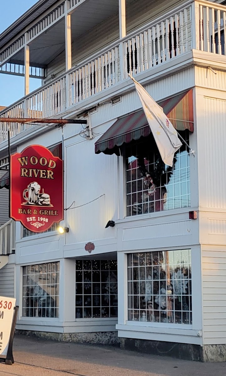 Wood River Bar & Grill